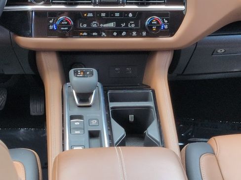 Certified 2025 Nissan Pathfinder Platinum FWD image 20