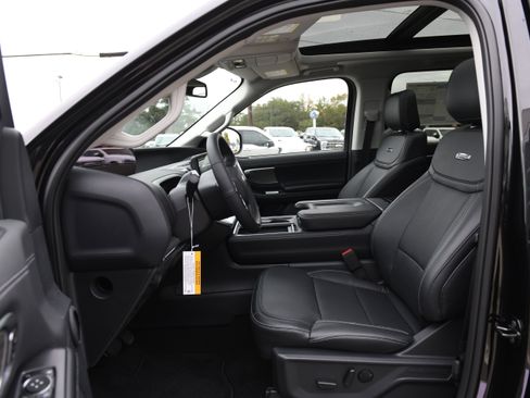 New 2025 Ford Expedition Platinum w/ Driver's Package image 24