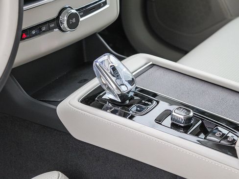 New 2026 Volvo XC90 T8 Ultra w/ Protection Package Premier AWD/4WD image 23