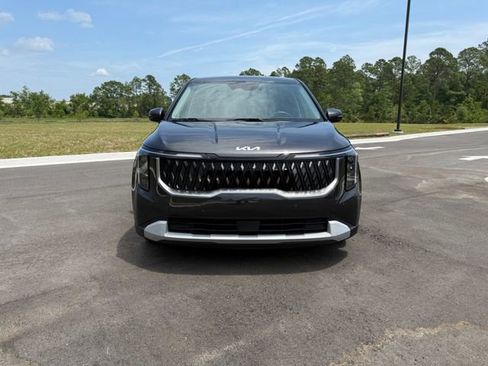 Used 2025 Kia Carnival FWD image 17