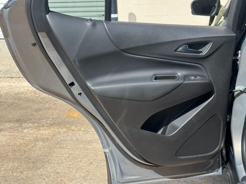 Used 2018 Chevrolet Equinox LT FWD image 35