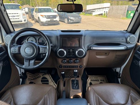 Used 2016 Jeep Wrangler Unlimited Sahara w/ Max Tow Package AWD/4WD image 21