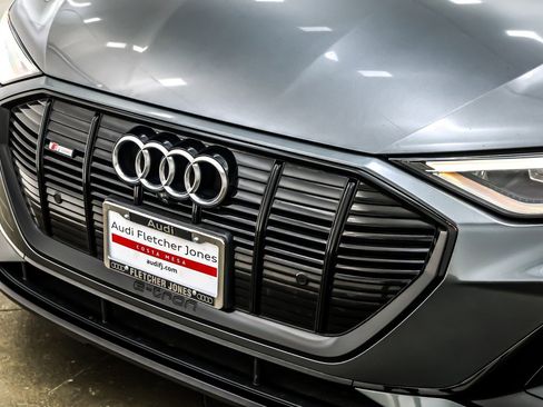 Used 2022 Audi e-tron Premium w/ Convenience Plus Package image 14