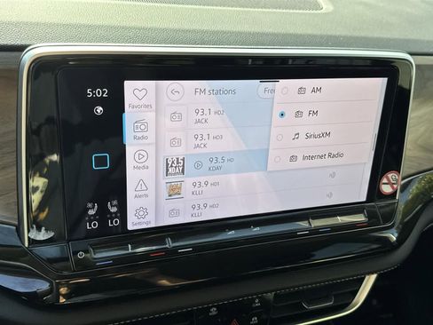 Used 2025 Volkswagen Atlas SE image 15