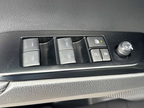 Used 2025 Toyota Camry XLE image 16