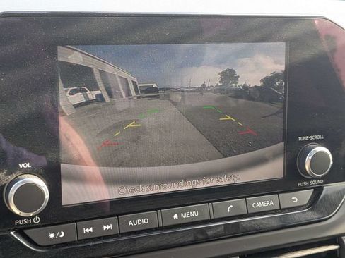 Used 2025 Nissan Pathfinder S FWD image 20