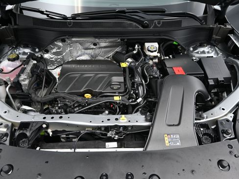 Used 2025 Chevrolet Trax LT w/ Sunroof Package image 31