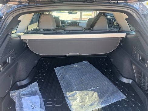 Used 2025 Subaru Outback Limited w/ Popular Package #2 image 10