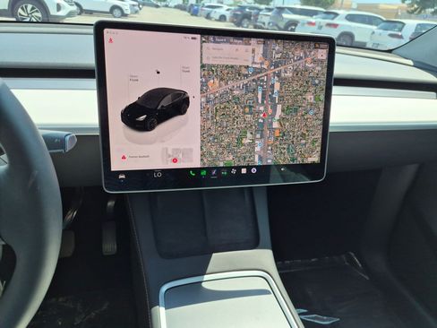 Used 2024 Tesla Model Y Long Range AWD/4WD image 27