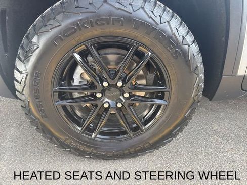 Used 2024 Chevrolet Traverse Z71 image 12