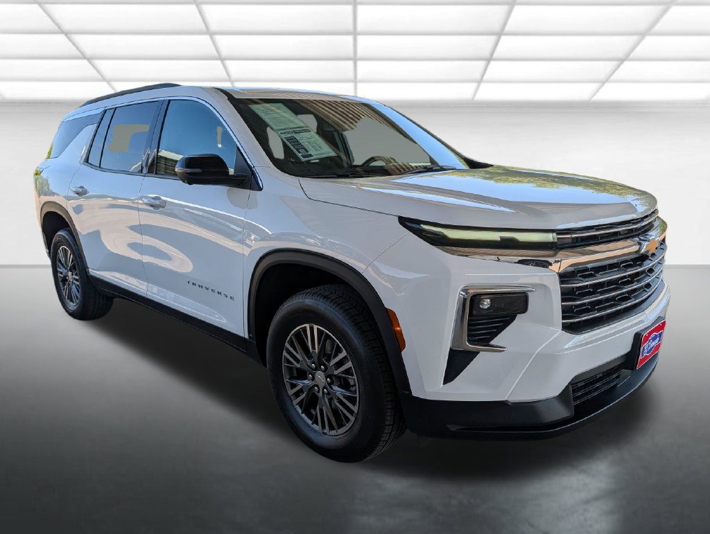 Used 2024 Chevrolet Traverse LT FWD image 1
