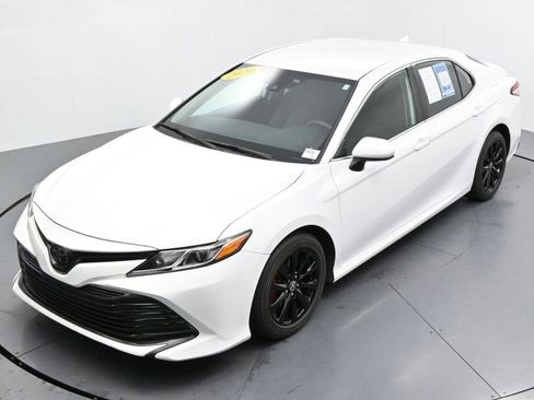 Used 2020 Toyota Camry LE FWD image 30