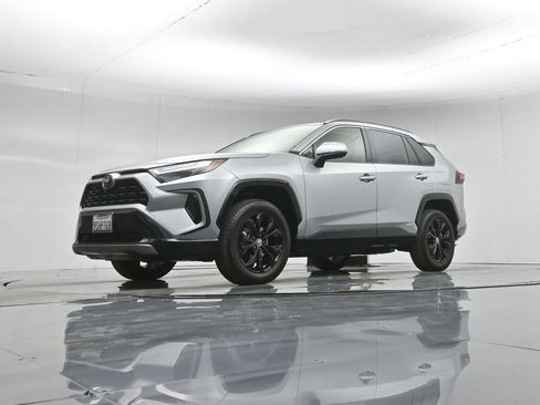 Used 2025 Toyota RAV4 SE AWD/4WD image 47