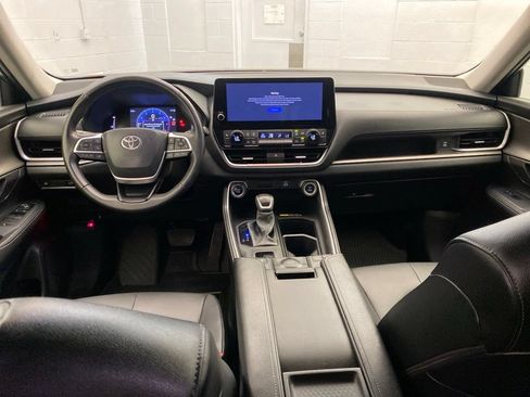 Used 2025 Toyota Grand Highlander AWD image 11