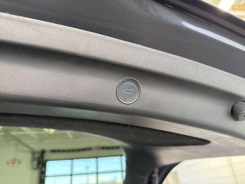 Used 2021 Tesla Model Y Long Range image 11