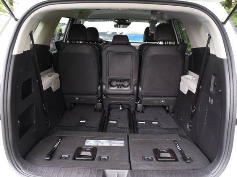 Used 2024 Kia Carnival LX FWD image 28