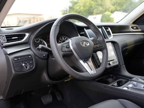Certified 2025 INFINITI QX50 Luxe w/ Accent Package AWD/4WD image 15