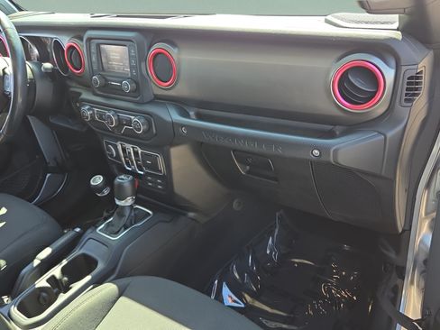 Used 2018 Jeep Wrangler Unlimited Sport S AWD/4WD image 16