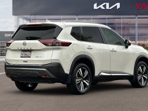 Used 2023 Nissan Rogue SL w/ SL Premium Package image 4