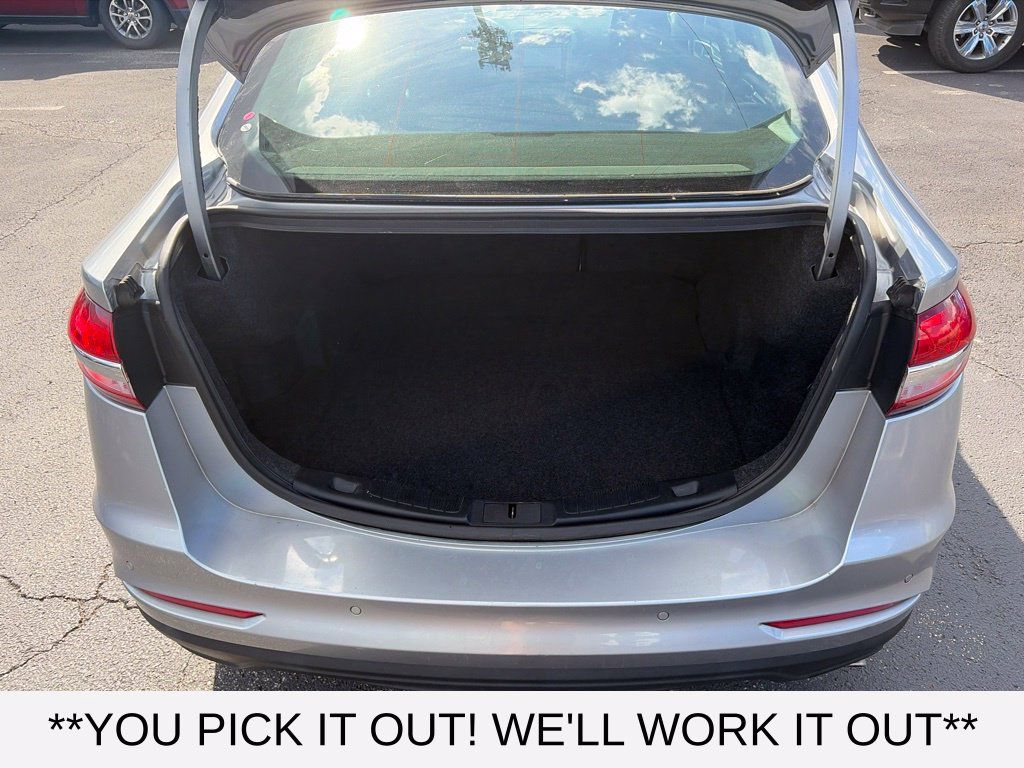 Used 2020 Ford Fusion SE FWD image 8