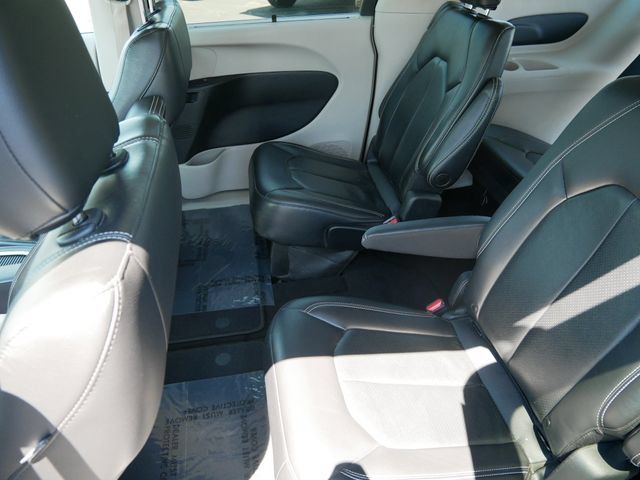 Used 2022 Chrysler Pacifica Touring-L FWD image 8