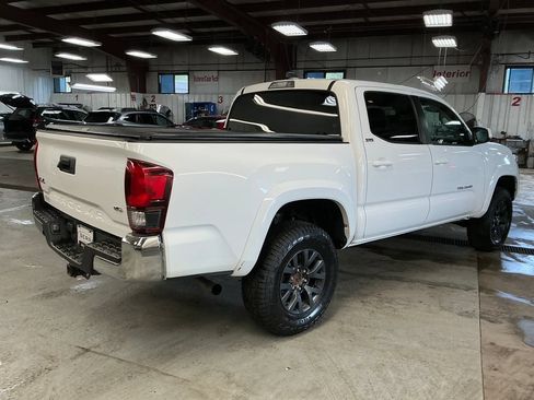 Used 2020 Toyota Tacoma SR5 AWD/4WD image 5