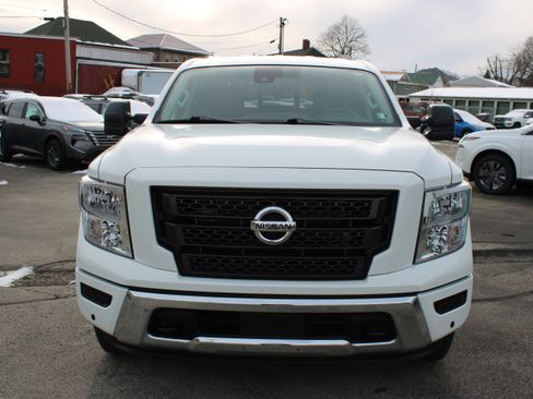 Certified 2022 Nissan Titan SV w/ SV Convenience Package image 11