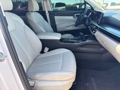 Used 2025 Kia Sorento S FWD image 14