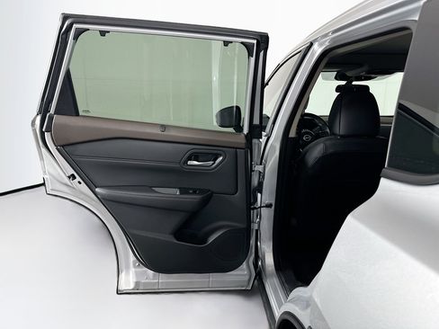 Used 2023 Nissan Rogue SV w/ SV Premium B Package FWD image 27