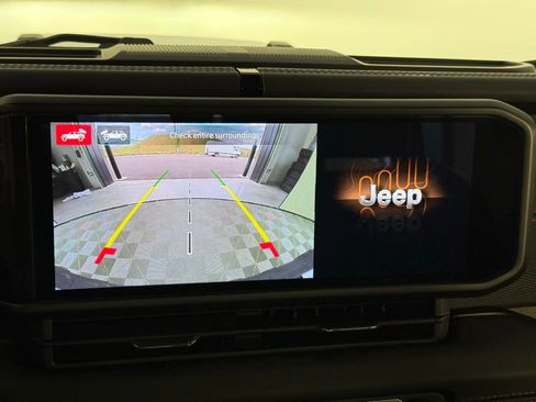 Used 2024 Jeep Wrangler Unlimited Rubicon AWD/4WD image 24