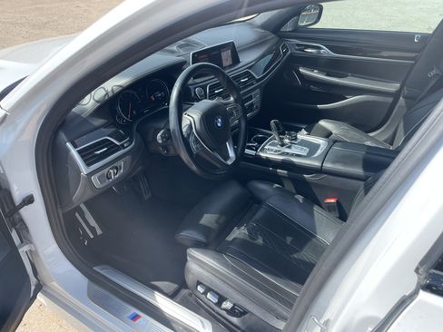 Used 2019 BMW 750i w/ Executive Package RWD image 10