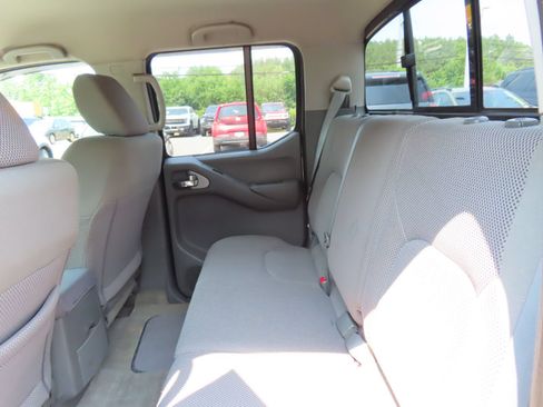 Used 2015 Nissan Frontier SV AWD/4WD image 29