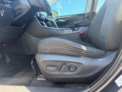 Used 2020 Toyota RAV4 XLE AWD/4WD image 28