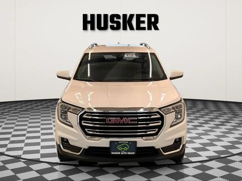 Used 2023 GMC Terrain SLT AWD/4WD image 3