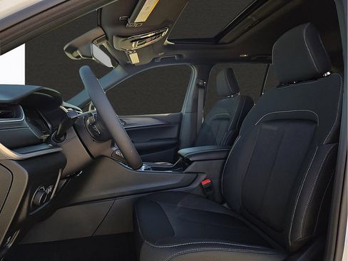 New 2025 Jeep Grand Cherokee 4WD image 12