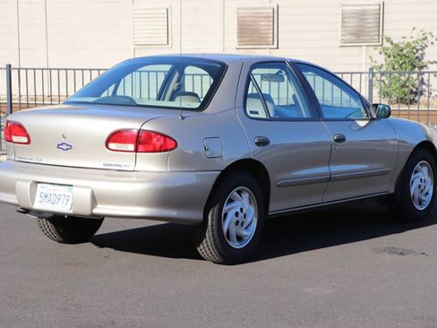 Used 1997 Chevrolet Cavalier LS w/ Preferred Equipment Group 2 FWD image 9