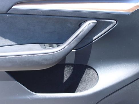 Used 2023 Tesla Model Y Long Range AWD/4WD image 9
