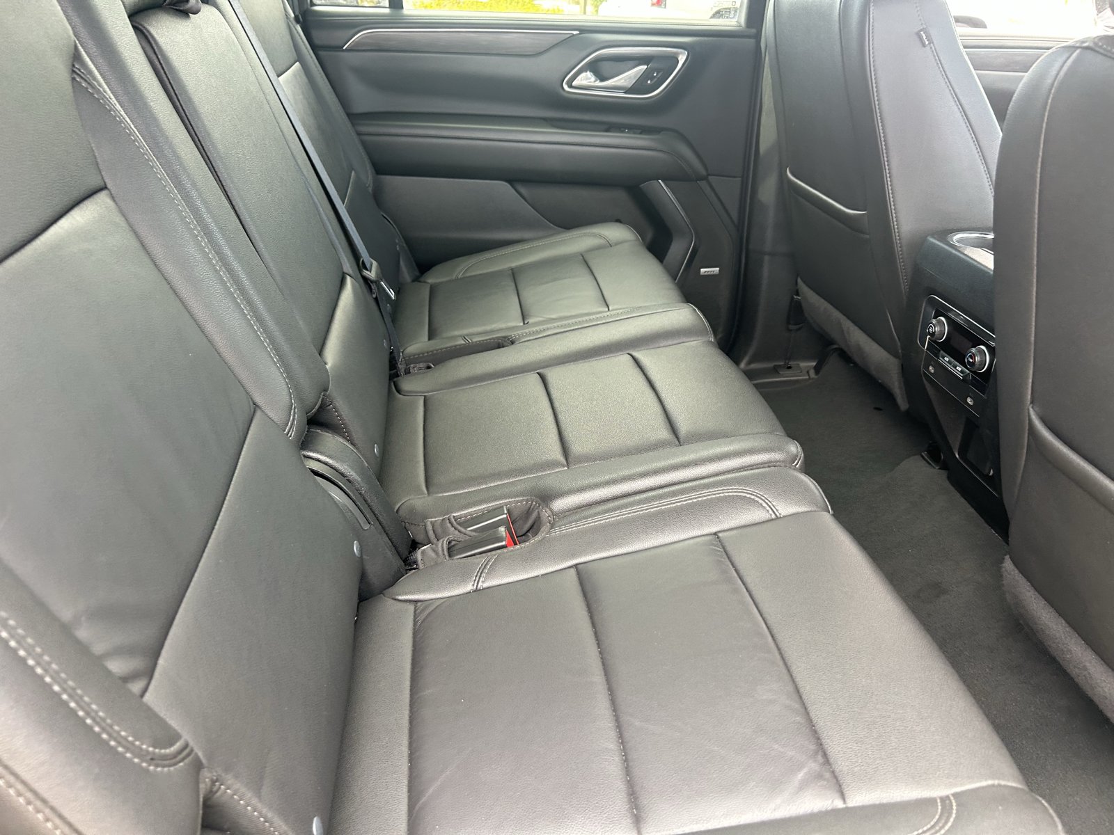 Used 2024 Chevrolet Suburban LT RWD image 14
