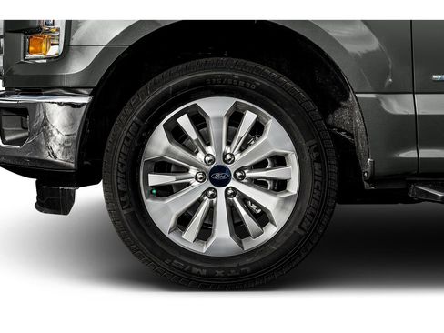 Used 2015 Ford F150 XLT w/ Equipment Group 302A Luxury image 12