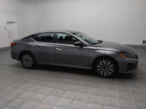 Used 2024 Nissan Altima 2.5 SV image 11