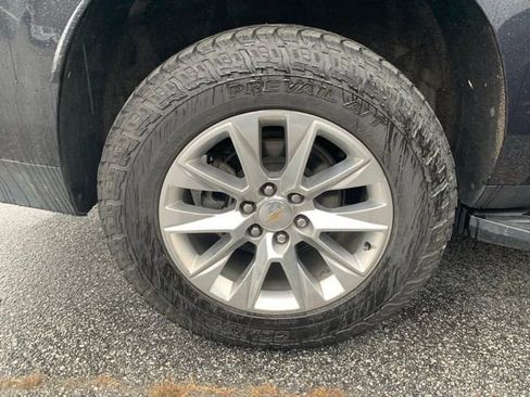 Used 2023 Chevrolet Suburban Premier image 29