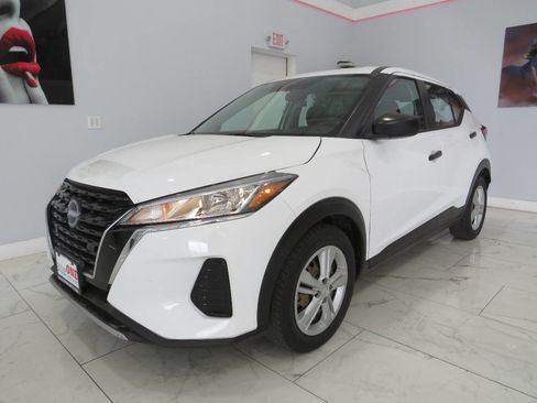 Used 2023 Nissan Kicks S image 8