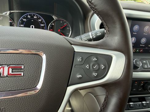 Used 2023 GMC Acadia SLT w/ Technology Package AWD/4WD image 31