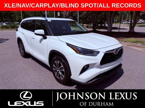 Used 2021 Toyota Highlander XLE FWD image 1
