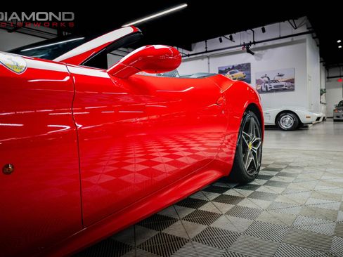 Used 2015 Ferrari California T image 31