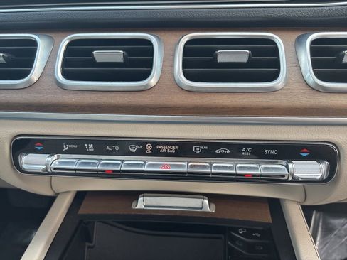 Used 2022 Mercedes-Benz GLE 350 4MATIC w/ Premium Package image 35