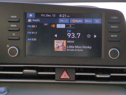 Certified 2025 Hyundai Elantra Sport image 16