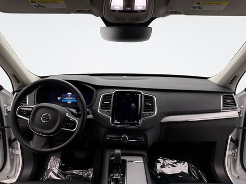 Used 2025 Volvo XC90 B5 Core AWD/4WD image 14