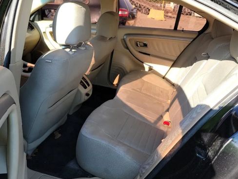 Used 2016 Ford Taurus SE FWD image 5