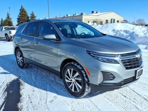 Used 2023 Chevrolet Equinox LT image 3